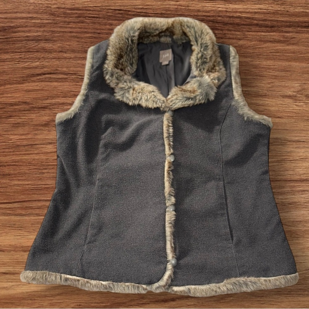 J. Jill Women’s Faux Fur Gray Button-Up Vest ~ Size M - Picture 2 of 6